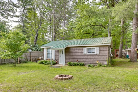 Updated Wellston Cabin, Walk to Lake Beach + Dock! House in Michigan