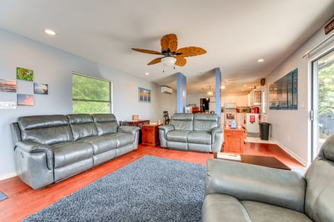 Waterfront Lake Buchanan Cottage w/ Kayaks! Cottage in Rio Grande