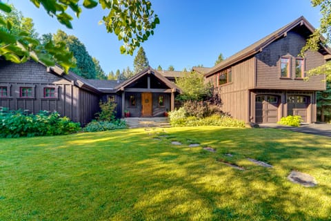 Private Patio & Gas Grill: Stunning Truckee Home House in Truckee