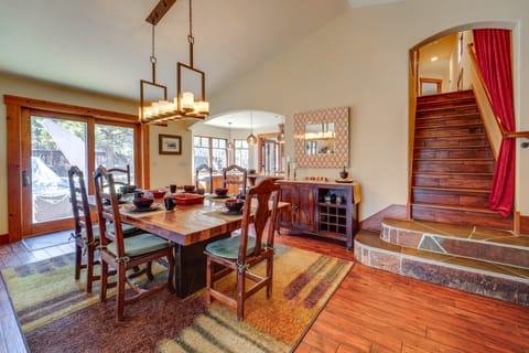 Private Patio & Gas Grill: Stunning Truckee Home House in Truckee