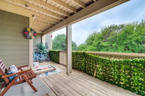 Lago Vista Golf Getaway w/ Decks + Pool Access! Apartment in Point Venture