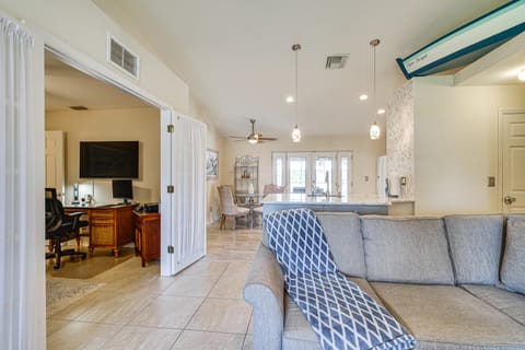 Cape Coral Home w/ Screened Porch: 4 Mi to Beach! House in Cape Coral