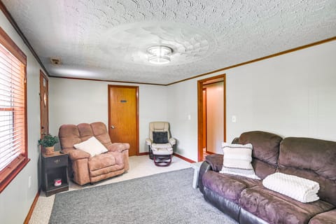 Home w/ Bunkroom: 2 Mi to Hatfield & McCoy Trail House in West Virginia