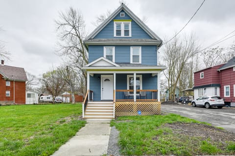 Charming Home - 2 Mi to Niagara Falls State Park! House in Niagara Falls