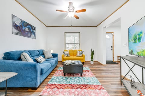 Charming Home - 2 Mi to Niagara Falls State Park! House in Niagara Falls