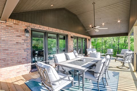 Beautiful Kentucky Lake Getaway w/ Dock & Deck! House in Lake Barkley
