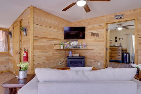 Hike, Fish & Unwind: Pet-Friendly Sevierville Gem! Apartment in Pigeon Forge