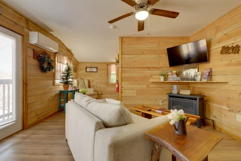 Hike, Fish & Unwind: Pet-Friendly Sevierville Gem! Apartment in Pigeon Forge