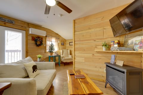 Hike, Fish & Unwind: Pet-Friendly Sevierville Gem! Apartment in Pigeon Forge