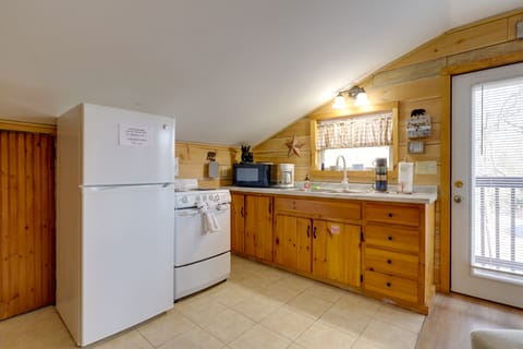 Hike, Fish & Unwind: Pet-Friendly Sevierville Gem! Apartment in Pigeon Forge