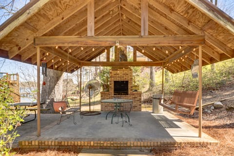 Lakefront Leesburg Home w/ Private Dock & Ramp! House in Weiss Lake