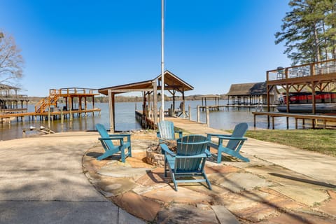 Lakefront Leesburg Home w/ Private Dock & Ramp! House in Weiss Lake