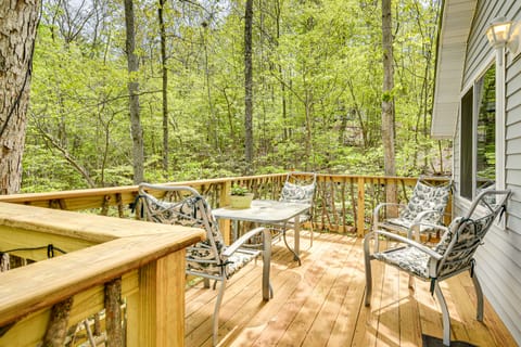 Inviting Des Arc Cabin w/ Fire Pit + Deck! House in Ozark Mountains