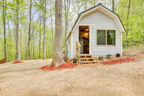 Inviting Des Arc Cabin w/ Fire Pit + Deck! House in Ozark Mountains