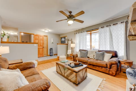 Pocono Lake House Hideaway: Hot Tub & Theater Room House in Coolbaugh Township