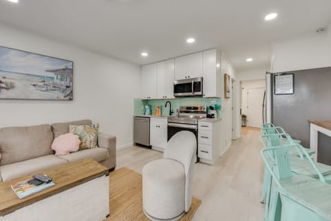 Pool Access! Oceanfront Hilton Head Island Condo Apartment in South Forest Beach