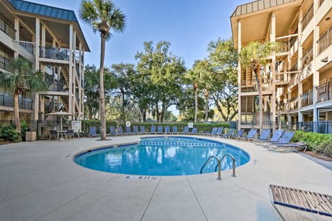 Pool Access! Oceanfront Hilton Head Island Condo Apartment in South Forest Beach