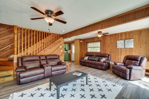 Fire Pit + Community Perks: Murphy Family Cabin! House in Tennessee