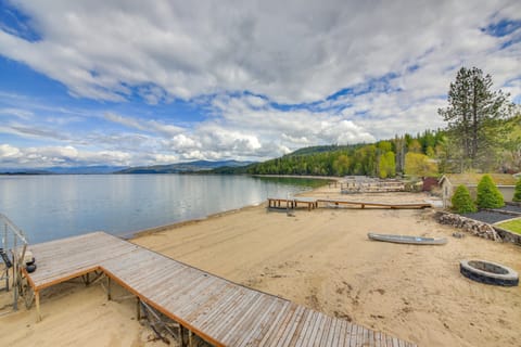 Beachfront Sagle Retreat w/ Boat Dock & Lift House in Sagle