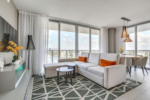 Walk to Hollywood Beach: Upscale 16th-Floor Condo Apartment in Hollywood Beach
