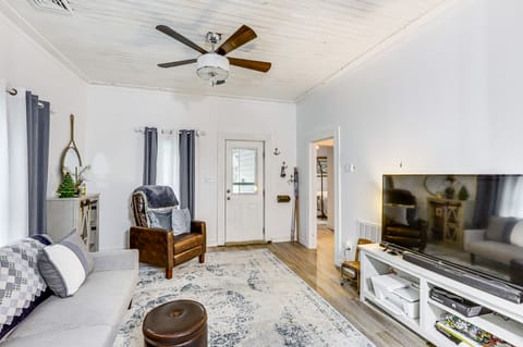 Cozy Carterville Home: 3 Mi to Crab Orchard Lake! House in Kentucky