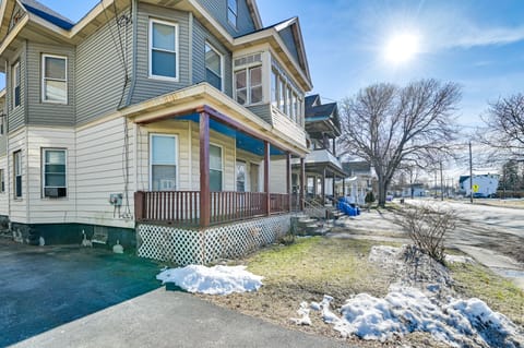 Schenectady Vacation Rental ~ 18 Mi to Albany! Apartment in Rotterdam