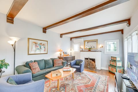 2 Blocks to Melrose Ave! Home w/ Furnished Patio House in West Hollywood