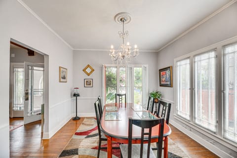 2 Blocks to Melrose Ave! Home w/ Furnished Patio House in West Hollywood