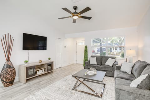 Screened Patio & Private Pool: Roomy Largo Home House in Largo