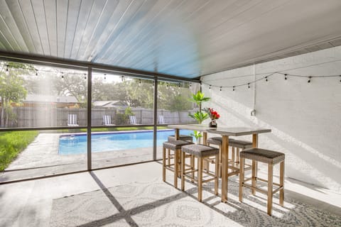 Screened Patio & Private Pool: Roomy Largo Home House in Largo