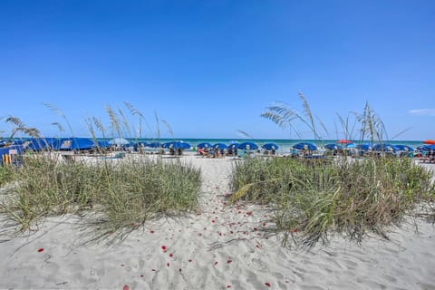 Walk to Beach: North Myrtle Beach Resort Apt! Apartment in Atlantic Beach