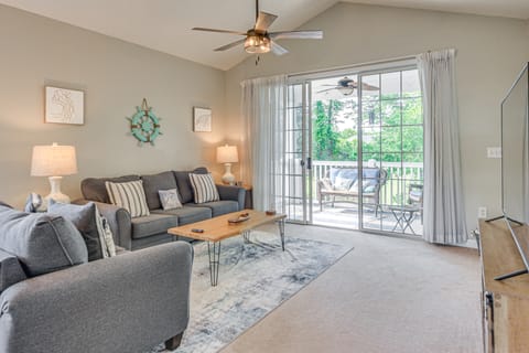 3 Mi to Ocean: North Myrtle Beach Condo w/ Balcony Apartment in North Myrtle Beach