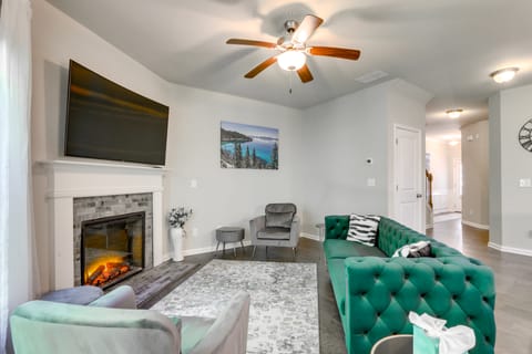 Chic Doraville Townhome: Central Location! Apartment in Doraville