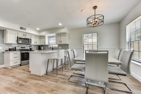 Walk to Trout River Pier: Modern Home w/ Yard House in Jacksonville