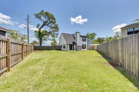 Walk to Trout River Pier: Modern Home w/ Yard House in Jacksonville