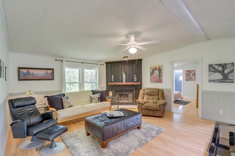 Deck & Views: Secluded Retreat in Fairview! House in Fairview