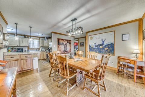 Peaceful Ruidoso Cabin: Hot Tub, Mountain Views! House in Ruidoso