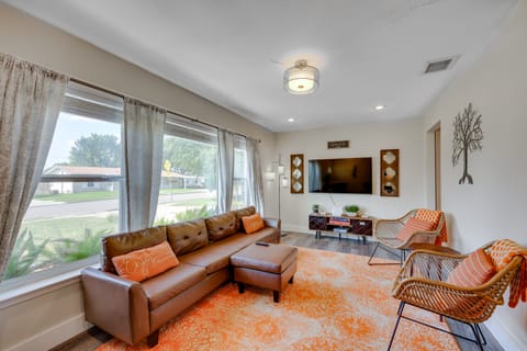 San Antonio Home, 2 Mi to Airport - Pets Welcome! House in San Antonio