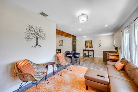 San Antonio Home, 2 Mi to Airport - Pets Welcome! House in San Antonio