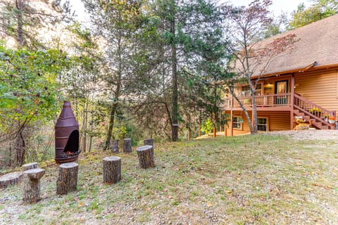 Stunning Views, Deck & Game Room: Warne Mtn Escape House in Tennessee