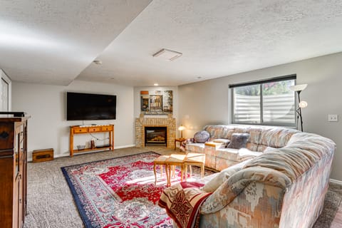 Cozy Kaysville Vacation Rental w/ Mountain Views! Apartment in Farmington