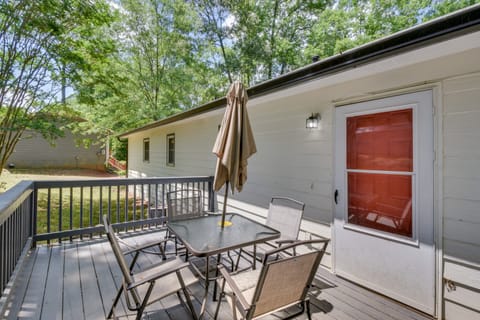 Athens Home w/ Deck - Near Sanford Stadium! House in Athens