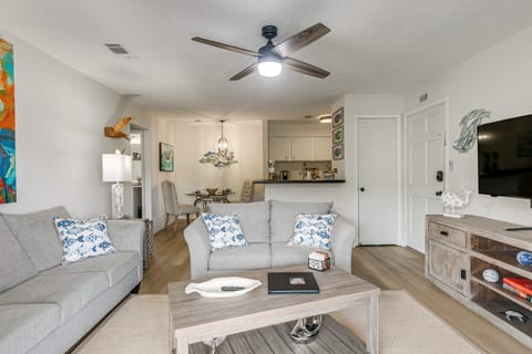 Condo w/ Amazing Amenities: 1 Mi to Beach! Apartment in Mallory Park