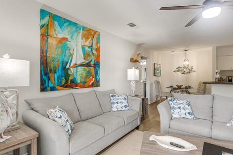 Condo w/ Amazing Amenities: 1 Mi to Beach! Apartment in Mallory Park