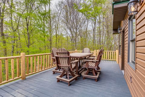 Family-Friendly Milton Home on 14 Acres w/ Hot Tub House in Indiana