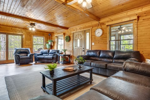 Family-Friendly Milton Home on 14 Acres w/ Hot Tub House in Indiana