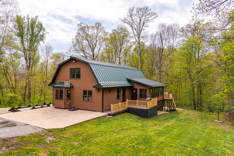 Family-Friendly Milton Home on 14 Acres w/ Hot Tub House in Indiana