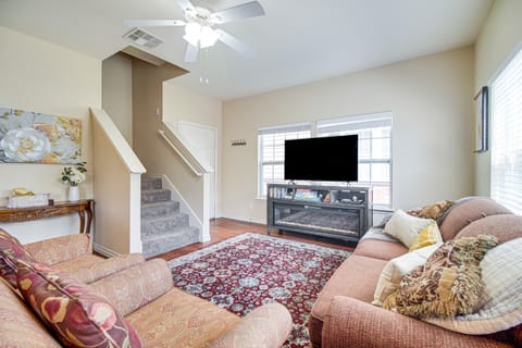 Half-Mi to Grand Lake: Townhome w/ Hot Tub Apartment in Ozark Mountains