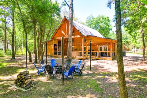 Private Hot Tub: Luxe Cabin in Broken Bow! House in Broken Bow