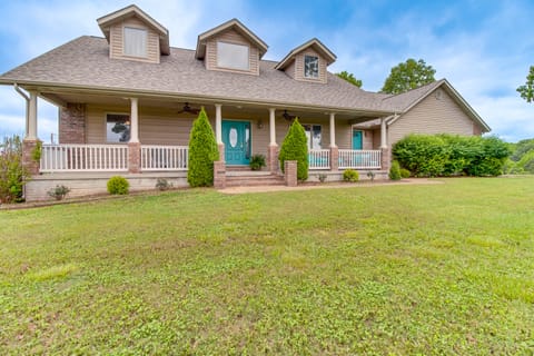 Family-Friendly Ozarks Getaway < 21 Mi to Branson! House in Arkansas